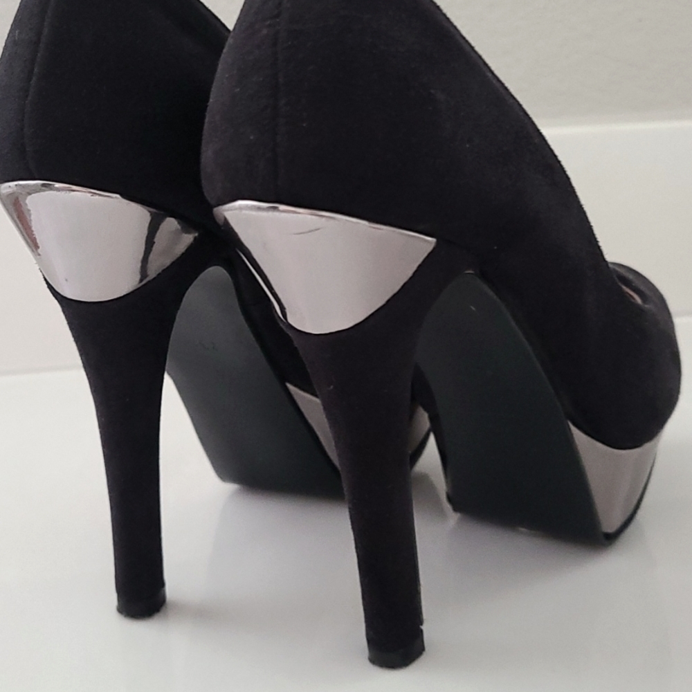 Blk/Chrome heels